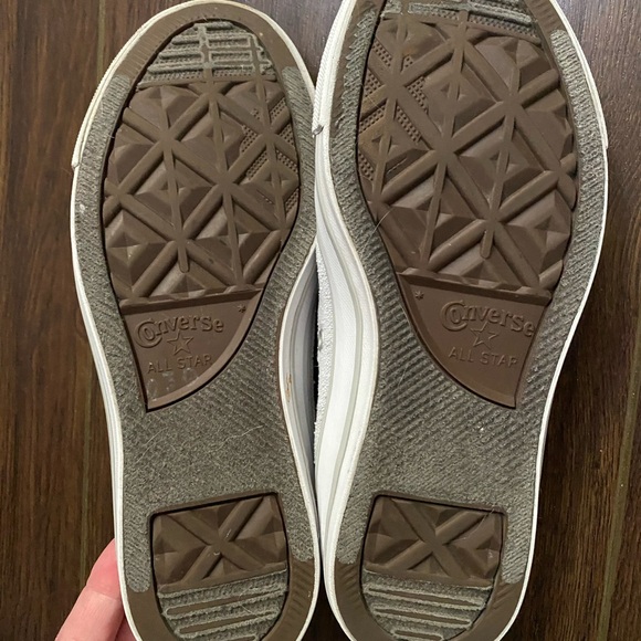 CONVERSE low cut with elastic, light gray. Women’s size 7. - Picture 4 of 5